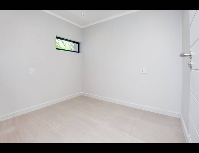 3 BEDROOM APARTMENT FOR SALE IN BRYANSTON